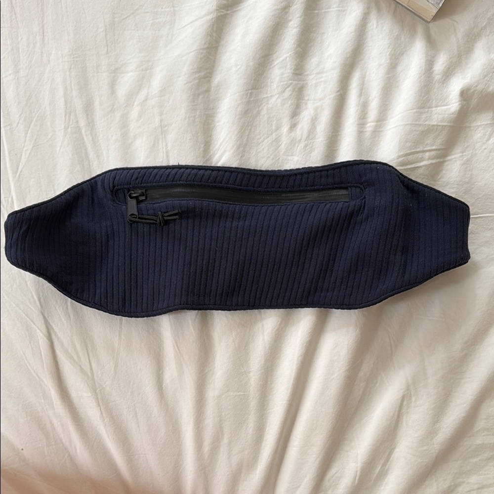 Triangl Mica belt bag — navy blue